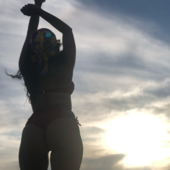 Meet your Posher, Leona - Picture 2 of 2